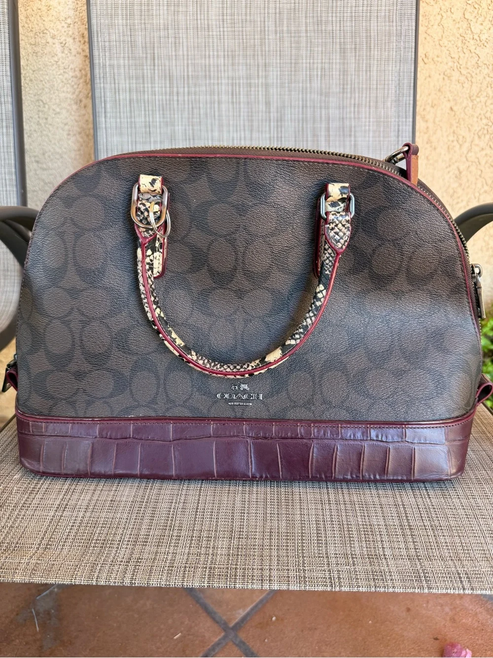 Coach signature sierra